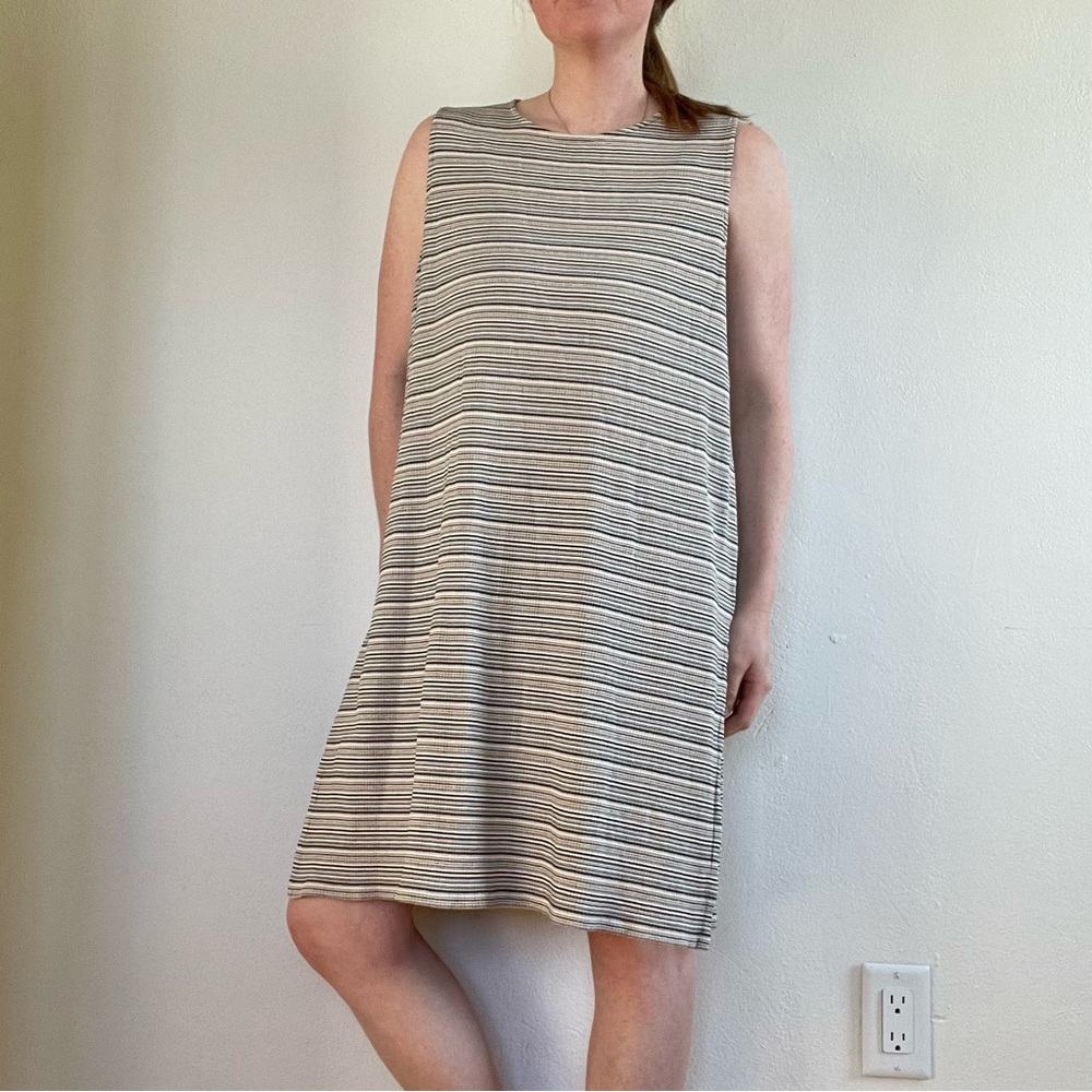 J Jill Striped Sleeveless Shift Dress in Beige and Black